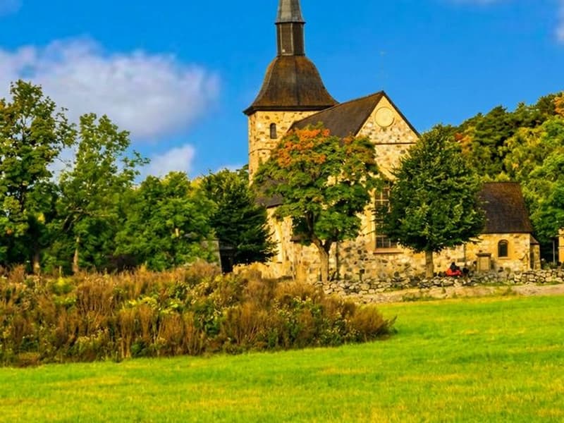 Hyra buss vid Botkyrka kyrka i Botkyrka