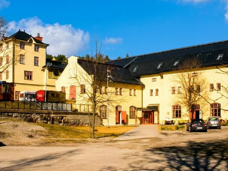 Buss till Subtopia i Botkyrka