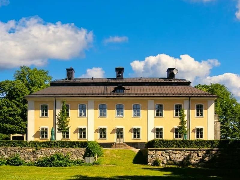 Boka buss till konferens vid Åkeshovs slott.