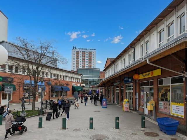 Hyra buss vid Huddinge centrum i Huddinge