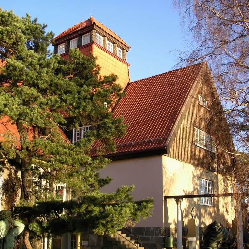 Hyra buss vid Millesgården i Lidingö