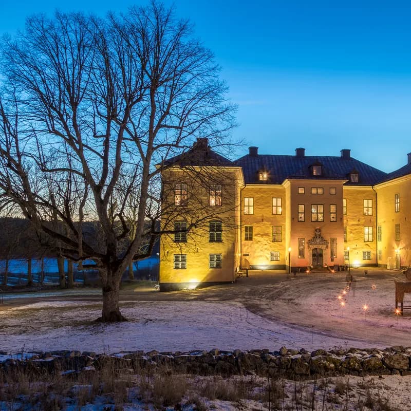 Boka buss till Wenngarn Slott i Sigtuna för konferens och bröllop