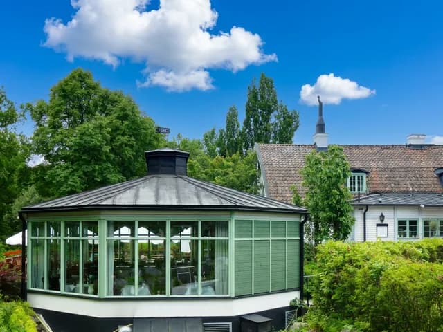 Book a coach for wedding or party at Edsbacka Krog in Sollentuna.