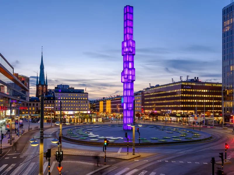 Hyr minibuss till Sergels Torg och T-Centralen för affärsresenärer