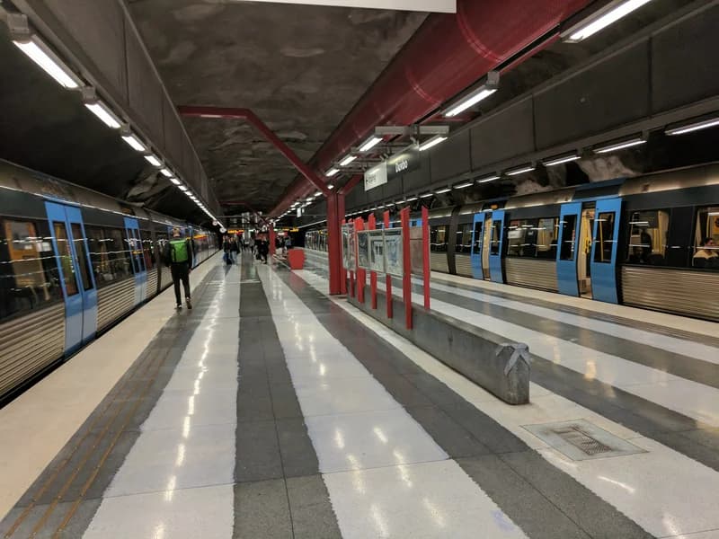 Hyra buss vid Duvbo i Sundbyberg för lokala gruppresor