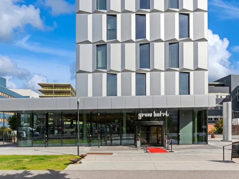 Hyr buss till Grow Hotel i Sundbyberg för konferens