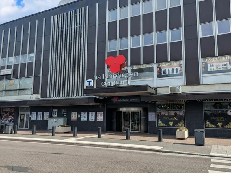 Hyr buss vid Hallonbergen i Sundbyberg för skolresor