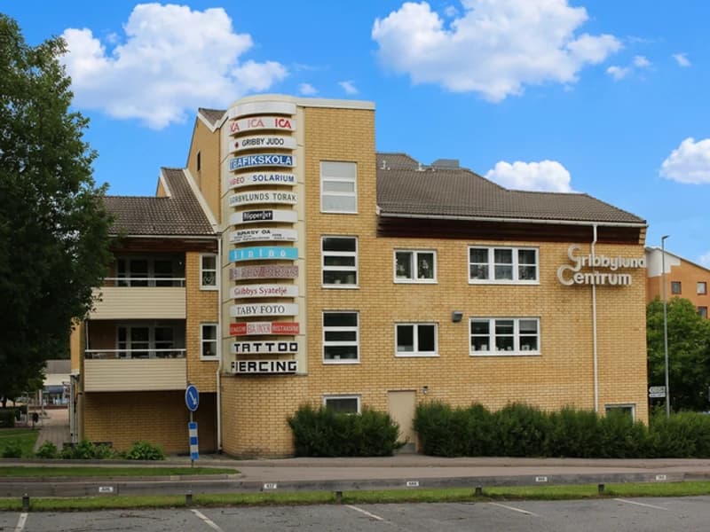 Hyra buss vid Gribbylund och Rönninge By i Täby