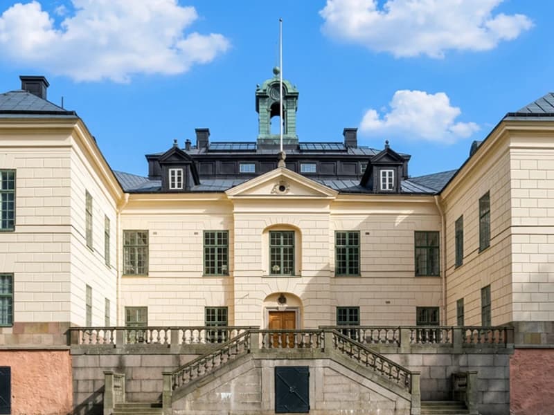 Hyra buss till Näsby Slott i Täby