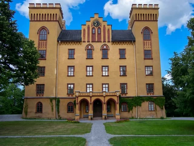 Boka buss till Bogesunds slott för kulturutflykt i Vaxholm.