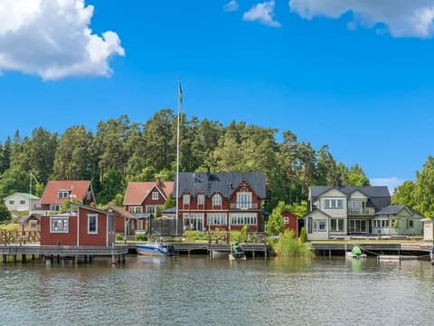 Hyra buss till Resarö för naturutflykt i Vaxholm.