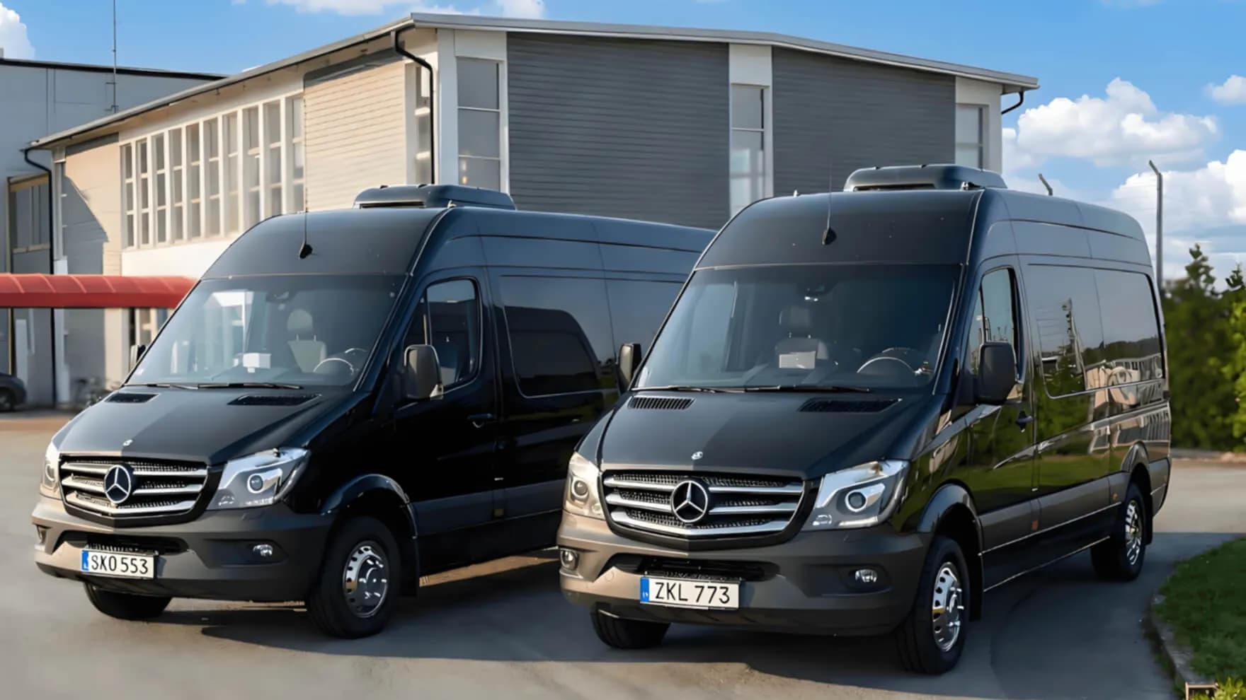 Lyxig Mercedes Sprinter minibuss för grupptransporter i Stockholm