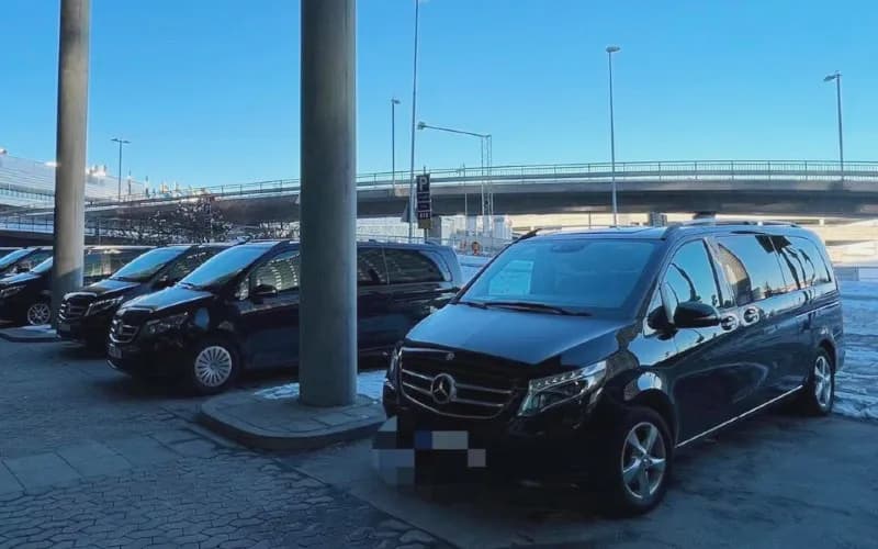 Mercedes V-Klass – elegant minibuss för 8 personer med chaufför