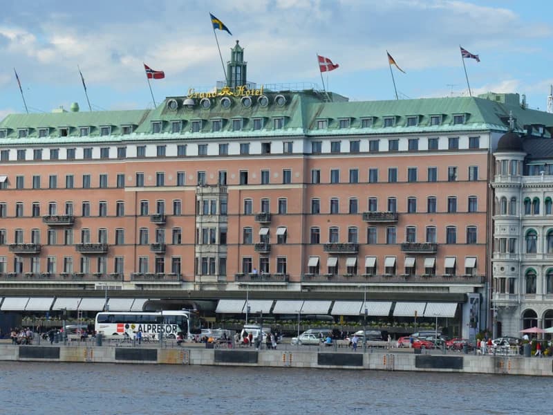 Hyra buss till Grand Hôtel Stockholm – exklusiv transport för företagsevent