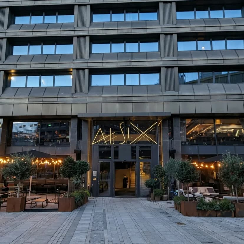 Boka buss i Stockholm för event på hotell At Six