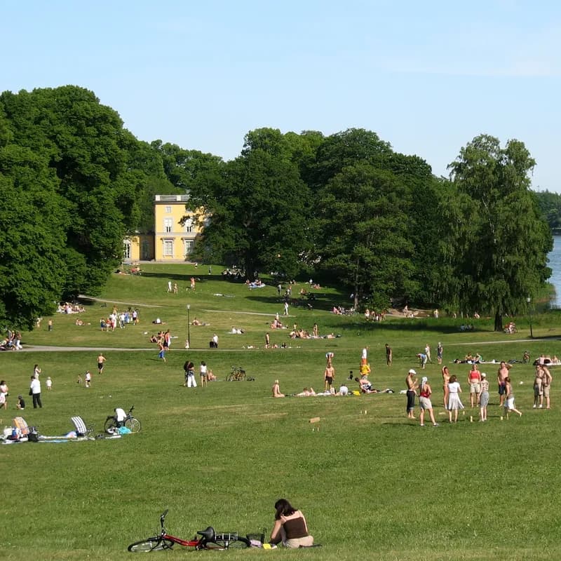 Hyra buss klassresa Hagaparken Solna – charterbuss för friluftsdag och biologiutedag
