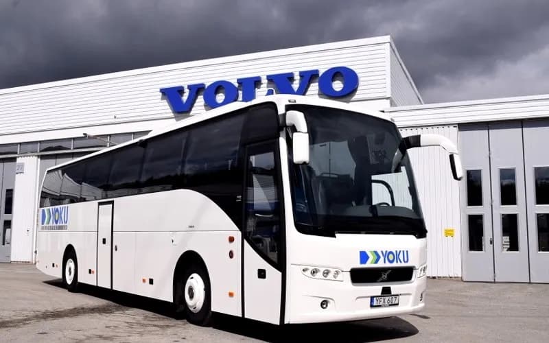 Bekväm Volvo 9500 turistbuss för uthyrning med chaufför i Stockholm