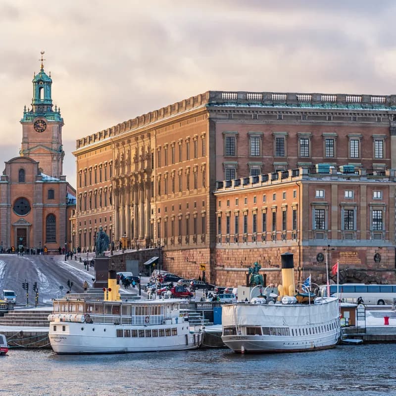 Rent a bus at the Royal Palace for tourist groups in Stockholm