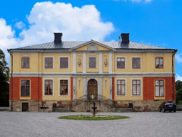 预订大巴前往乌普兰韦斯比 Stora Wäsby Slott 举办企业活动与婚礼。