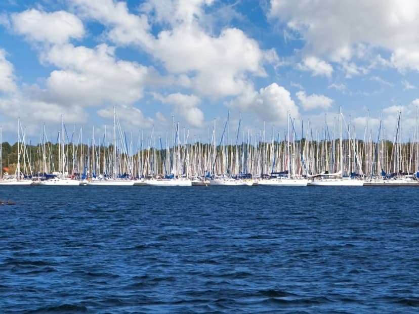 Hyra buss till Bullandö Marina i Värmdö
