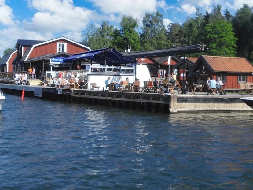 Bussuthyrning vid Strömma i Värmdö