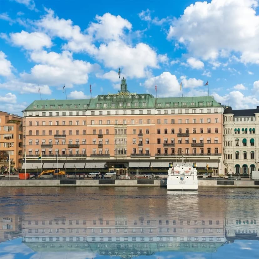 Exklusiv bussuthyrning för Grand Hôtel Stockholm Hyra buss med chaufför i Stockholm till Grand Hôtel